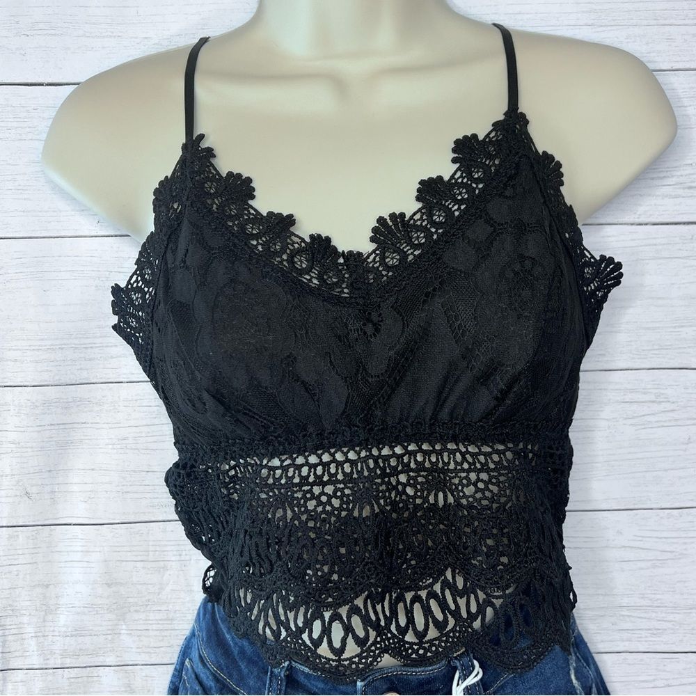 Boutique Brand Black Spaghetti Straps Crochet Lace Smocked Back Bralette 💗